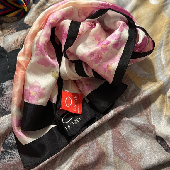 Oscar de la renta silk scarf - Picture 3 of 3